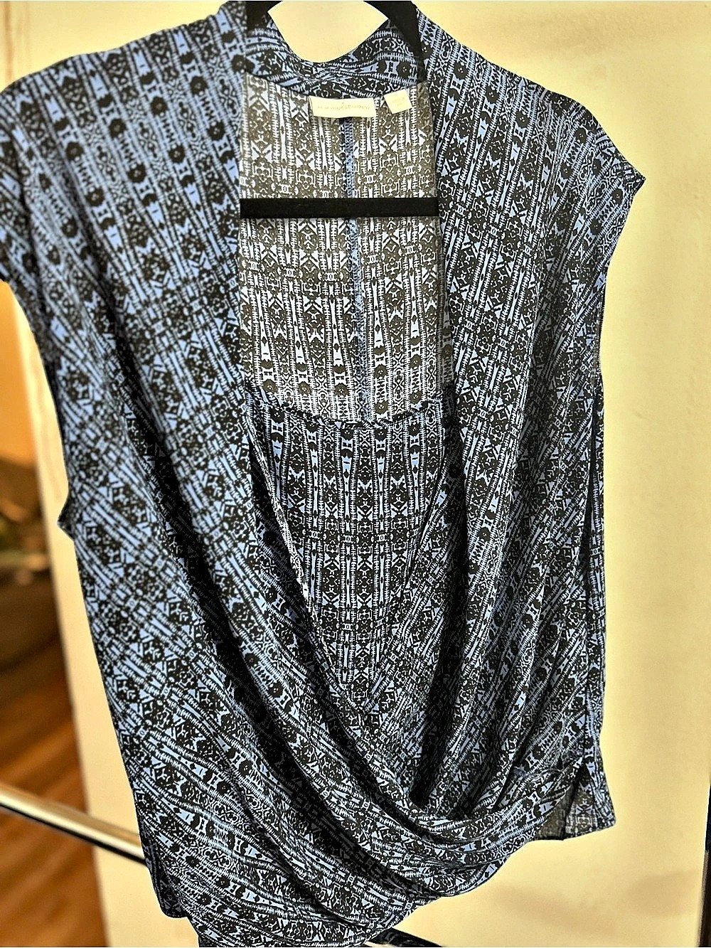 New York & Company Women's Geometric Sleeveless Blouse in Blue & Black